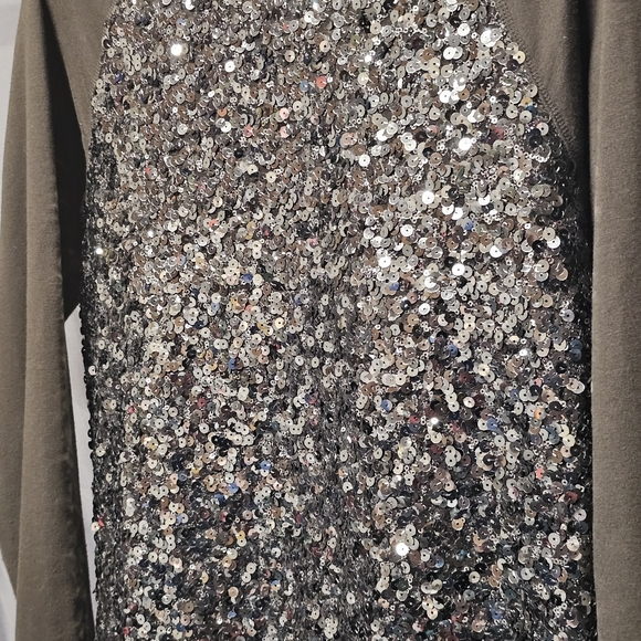 3/$25 Forever 21 | Army Green Sequined Sweatshirt size Medium - Picture 2 of 8